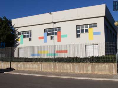 Ha costretto al trasferimento le classi della scuola media �Vacca�, le quali da allora sono ospitate nell�edificio a fianco, dove gi� facevano lezione gli alunni della primaria �Falcone�